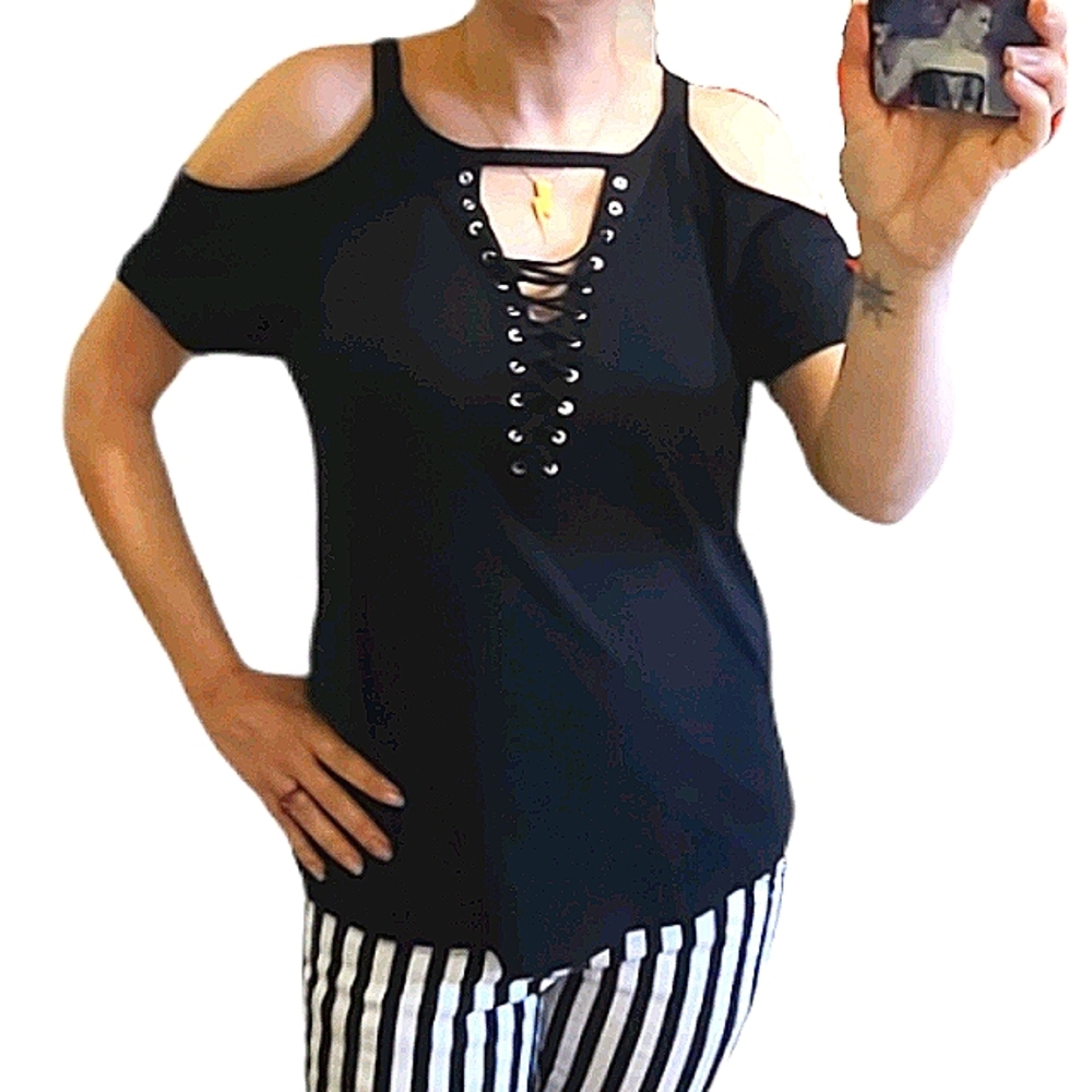 ⚡2/$25-NWOT- Black Cold-shoulder Lace-up Tee